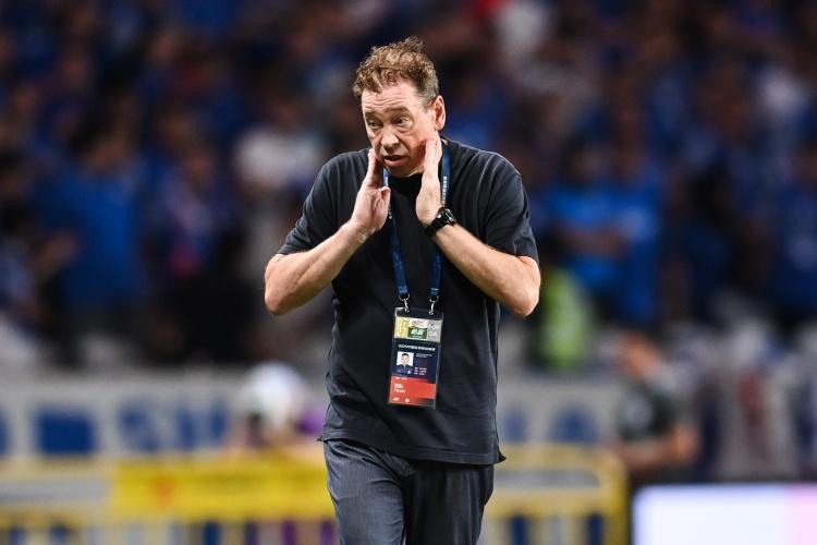 记者:申花仅剩单外援前锋,斯卢茨基可变阵4321增加中场控制