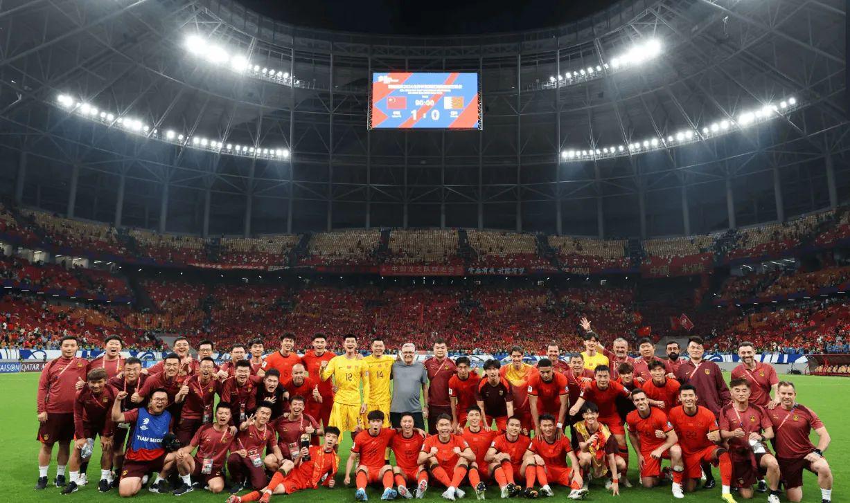 开云官网-将把关国足选帅！66岁克瑞斯抵京+决定国足4年命运 名记：纯混子