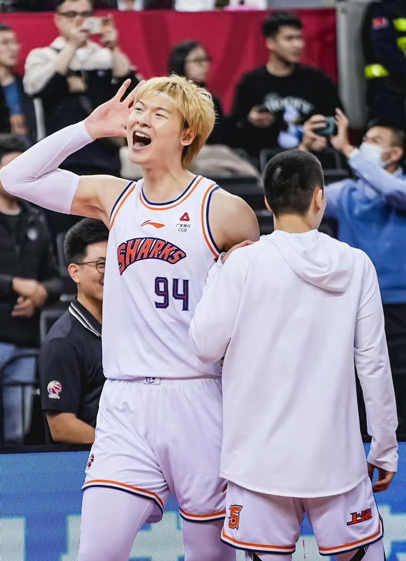 大外援来了！曝上海男篮引进NBA超级内线，联手王哲林冲击总冠军