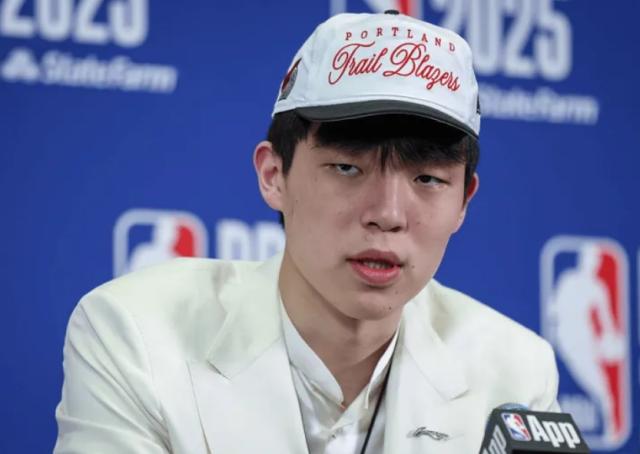 1750926291060093374.png 美国开拓者球迷社区热议杨瀚森 有褒有贬两极分化