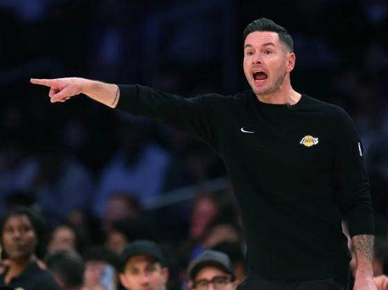 开云登录-湖人防守极限反弹 雷迪克暴怒控场展现驾驭力