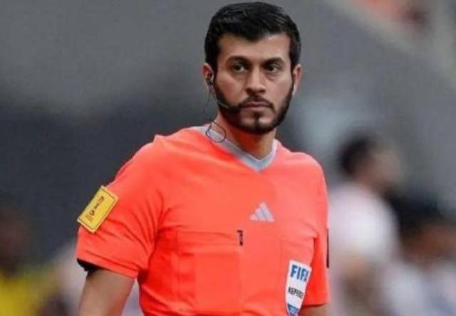 1728843452133095463.jpg 开云入口-阿联酋裁判组执法中印战 曾主吹中新战罚下李源一