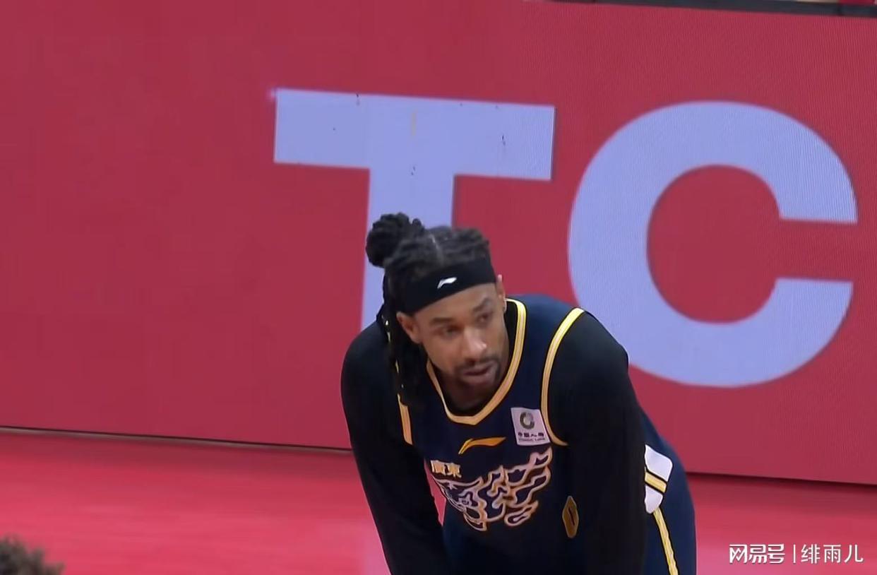 开云平台-裁掉萨林杰？广东队被迫引进“黑又硬”大外援，力保杜锋进总决赛