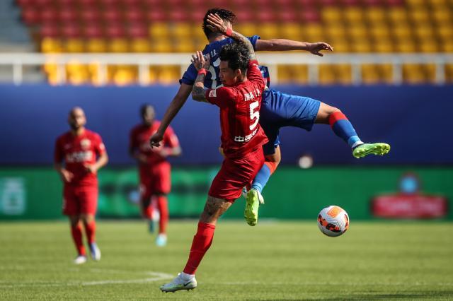 1656562222281080654.jpg 【侧记】时空在变换德比在变味 根宝门派师兄弟比武