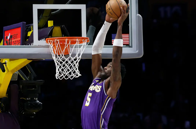 开云登录-自暴自弃了?球权达不到预期后湖人先发中锋就不想好好打球吗?