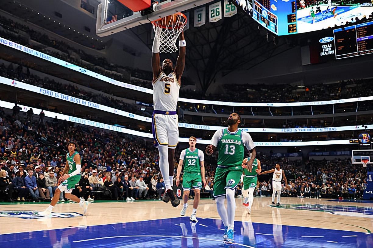 开云登录-自暴自弃了?球权达不到预期后湖人先发中锋就不想好好打球吗?