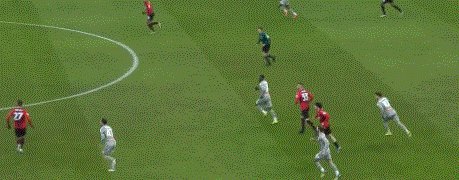 1642110472631033383.gif 【意杯】吉鲁追平 莱昂加时神吊射 AC米兰3比1晋级