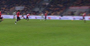 1642110821329006617.gif 【意杯】吉鲁追平 莱昂加时神吊射 AC米兰3比1晋级