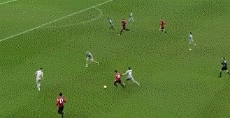 1642112441165086443.gif 【意杯】吉鲁追平 莱昂加时神吊射 AC米兰3比1晋级