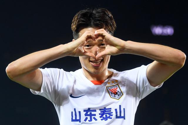 1639917261115063281.jpg 开云入口-传射建功展现MVP魔力 孙准浩成中超第一外援后腰