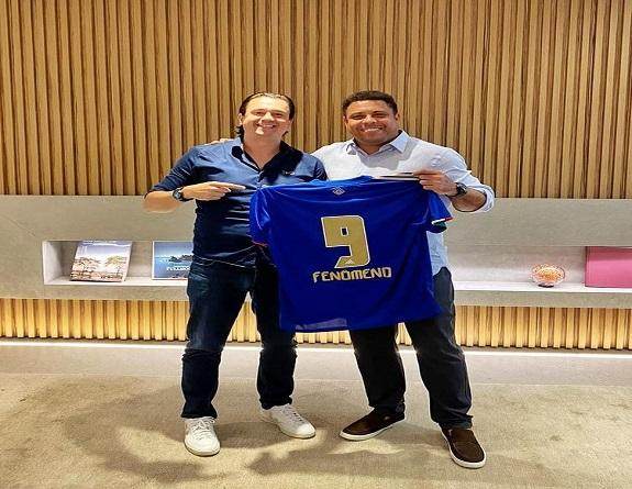 开云中国-老板罗纳尔多穿的第一件克鲁塞罗球衣 卖了1万欧