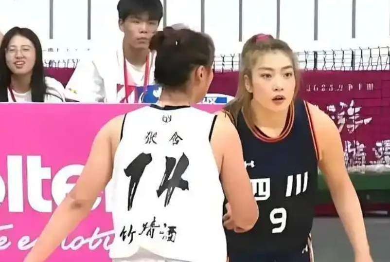 四川女篮大量启用年轻队员，众国手年薪腰斩恐难续约！