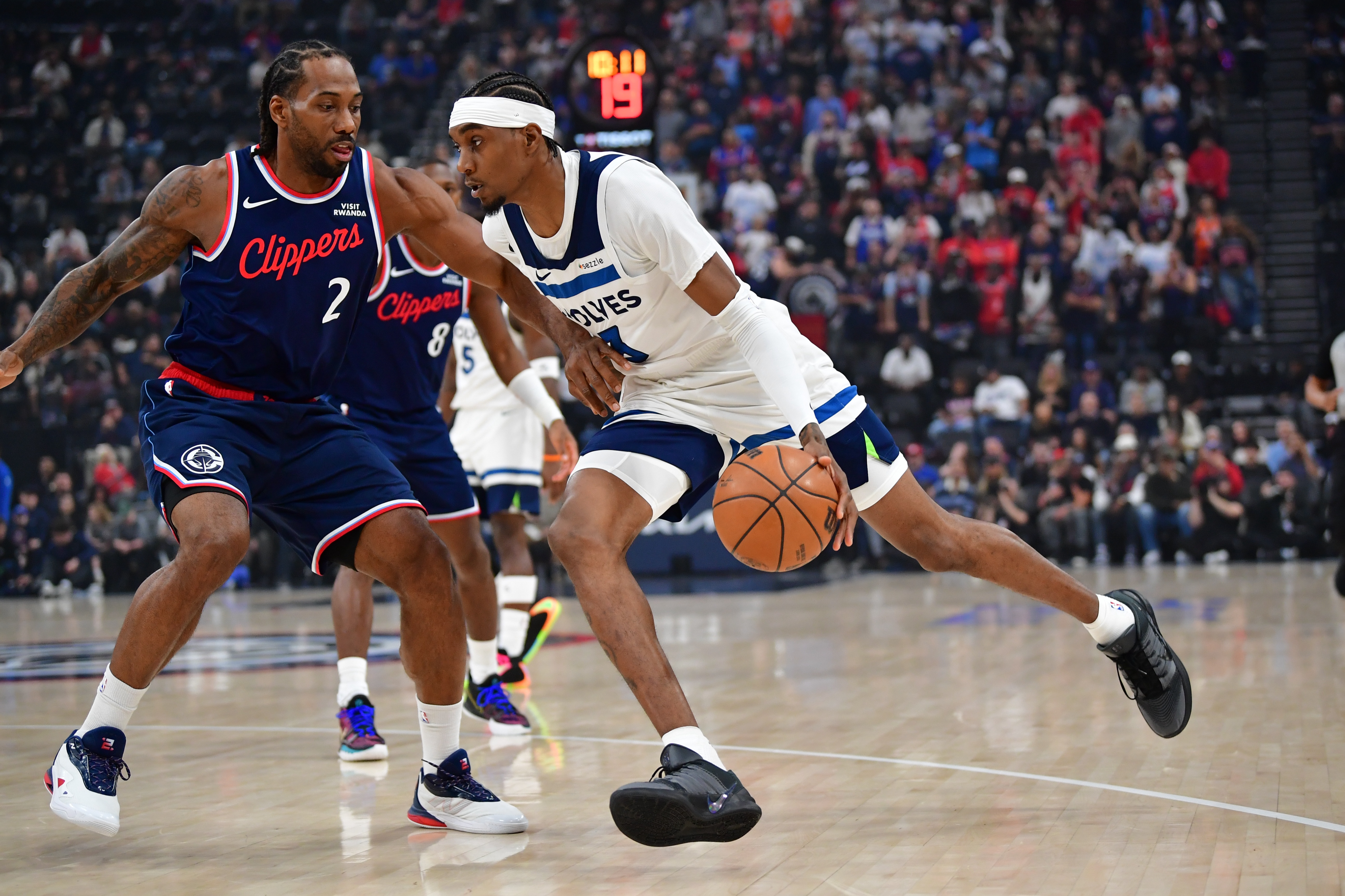 开云平台-听说你很能防?伦纳德近2次面对麦丹 场均43分&三分命中率55.0%