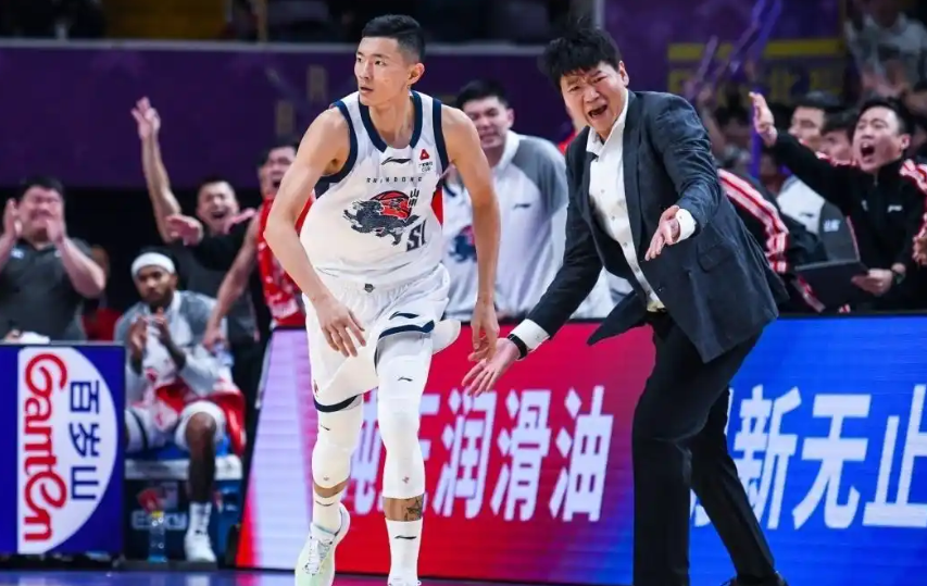 开云登录-13分逆转+压哨绝杀!山东男篮89-88胜浙江,昂首挺进俱乐部杯四强