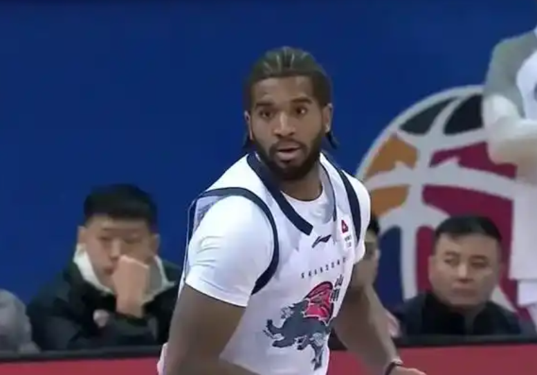 开云登录-13分逆转+压哨绝杀!山东男篮89-88胜浙江,昂首挺进俱乐部杯四强