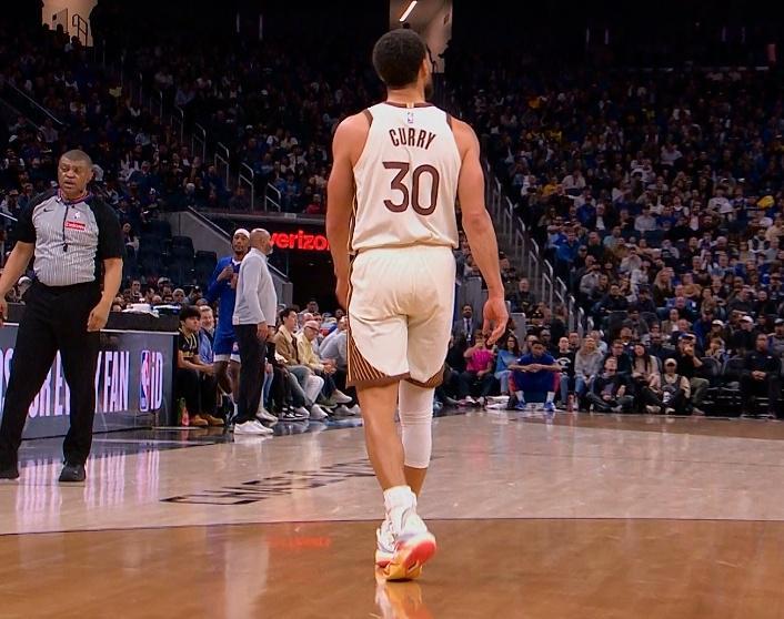 开云平台-勇士官宣：库里右膝酸痛提前退赛 队记曝过去一周一直不适