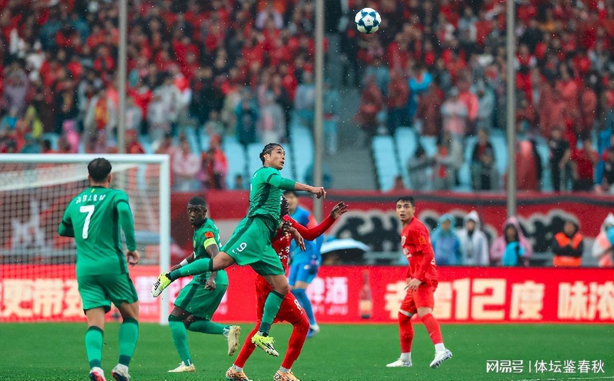 开云平台-国安违规?海港球迷质疑超级杯最后1次换人引争议,第4官员成焦点