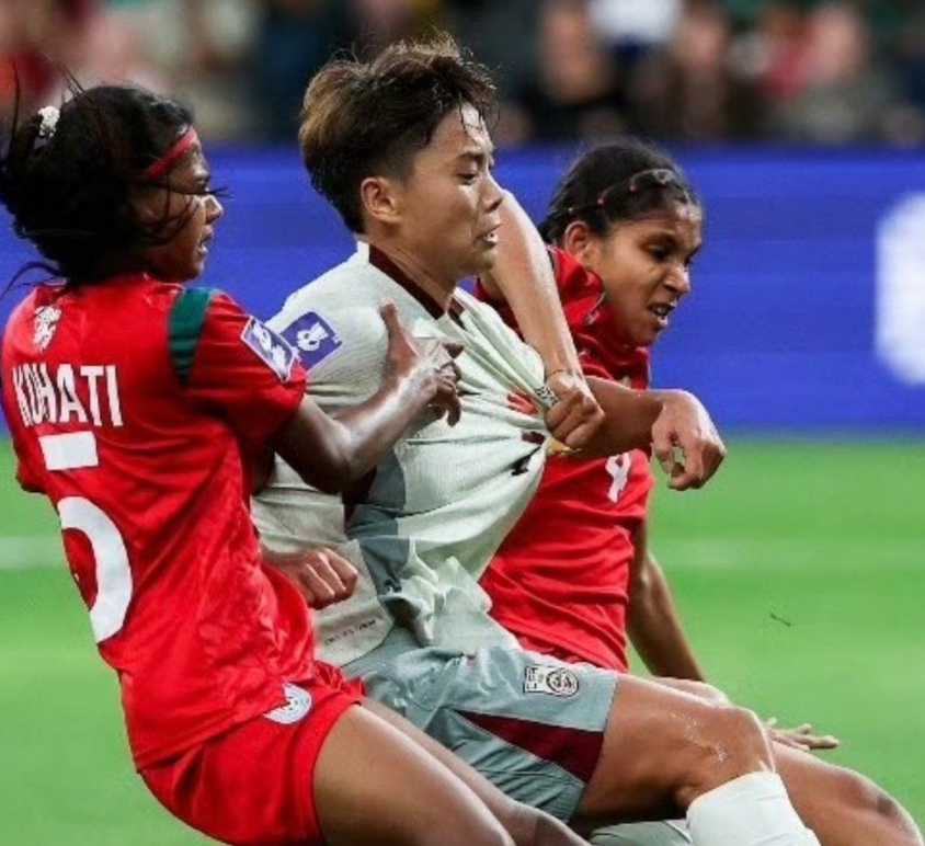 开云登录-亚足联尴尬!王霜进球被吹细节曝光,主裁判太业余