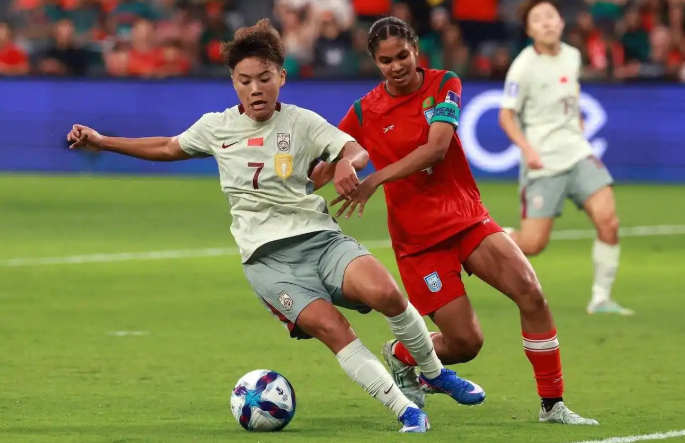 开云登录-亚足联尴尬!王霜进球被吹细节曝光,主裁判太业余