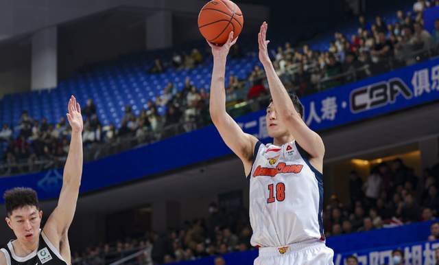 开云登录-广东输球暴露致命短板!两大水货锋线合计6中1,杜锋冲冠或成空谈