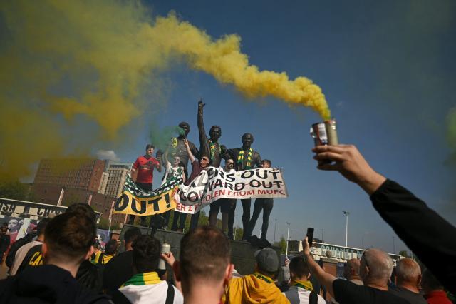 开云入口-双红会赛前曼联球迷抗议：格雷泽家族OUT！