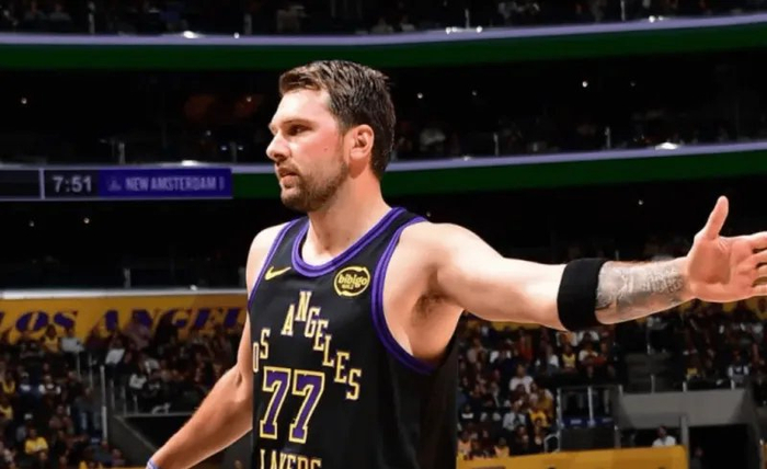 开云中国-胜骑士发布会!雷迪克爆赞东詹,解析三月15胜2负,展望下场雷霆|詹姆斯|俄克拉荷马雷霆队|克利夫兰骑士队|JJ-雷迪克|卢卡-东契奇_新浪体育_新浪新闻