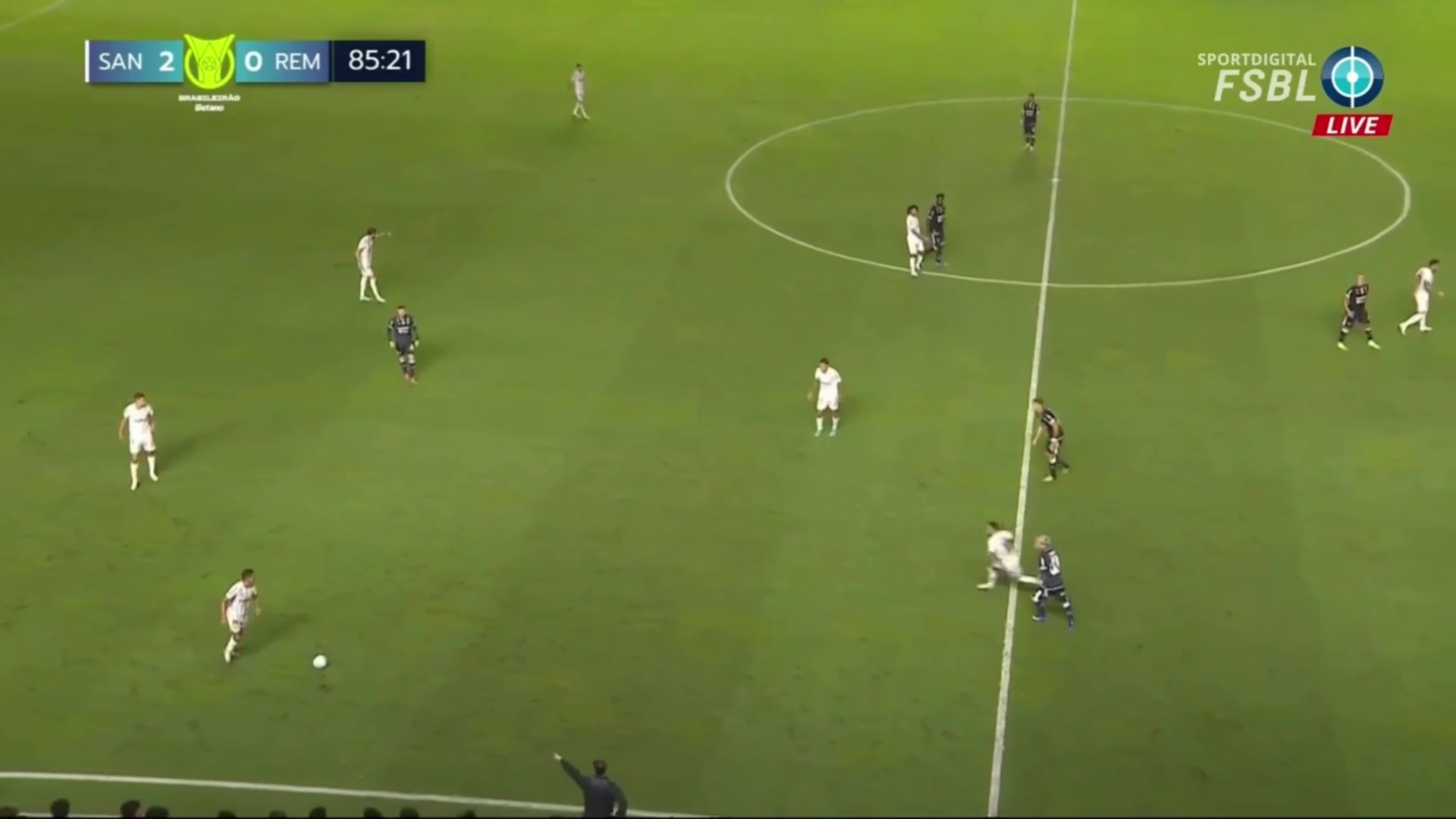 火气大！内马尔被放倒后与对手冲突染黄，停赛缺战弗拉门戈